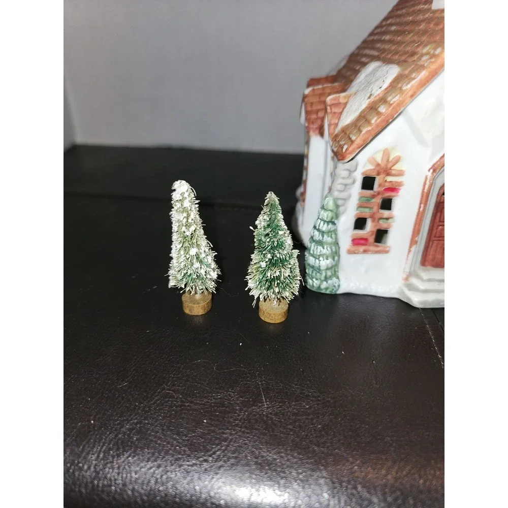 Vintage‎ 1989 NOMA Dickensville Church Porcelain Light House No Cord